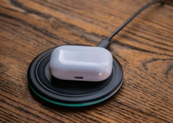 Hướng Dẫn Cách Sạc Tai Nghe Bluetooth Đúng Cách: An Toàn, Hiệu Quả Và Bền Bỉ