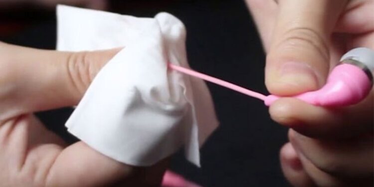 Hướng Dẫn Chi Tiết và Mẹo cách vệ sinh tai nghe bluetooth