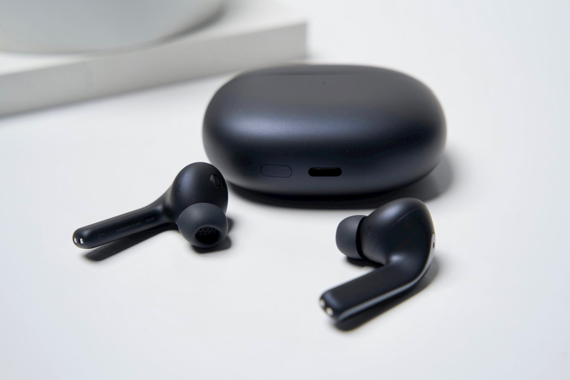 Cận cảnh thiết kế sang trọng của Xiaomi Buds 3