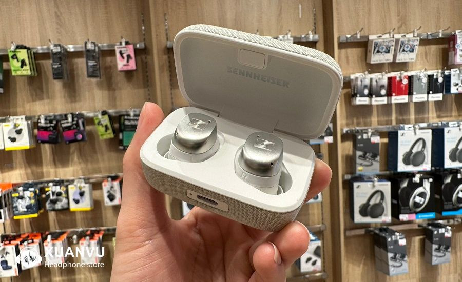 Hộp sạc bọc vải canvas sang trọng đặc trưng của dòng Momentum