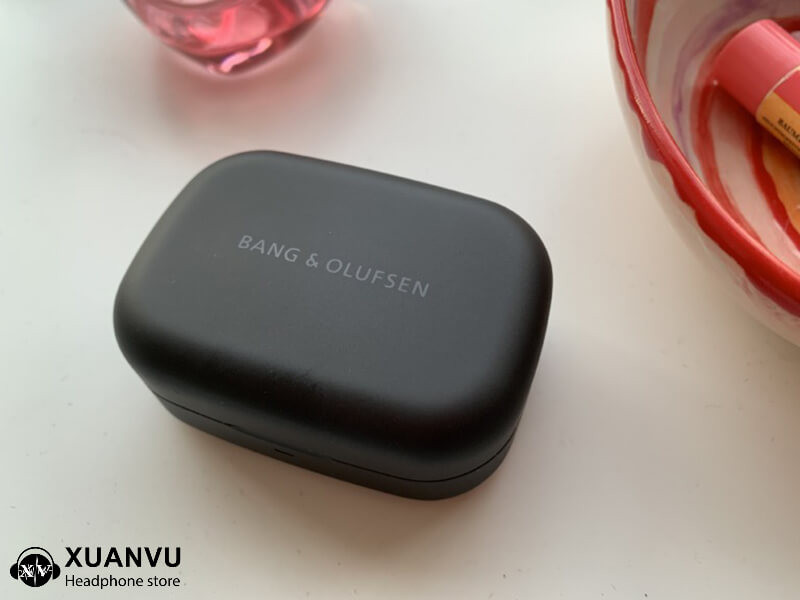 Hộp sạc nhôm cao cấp của B&O Beoplay EX