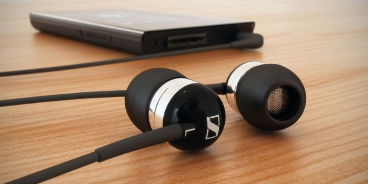 Cận cảnh housing của Sennheiser CX300II