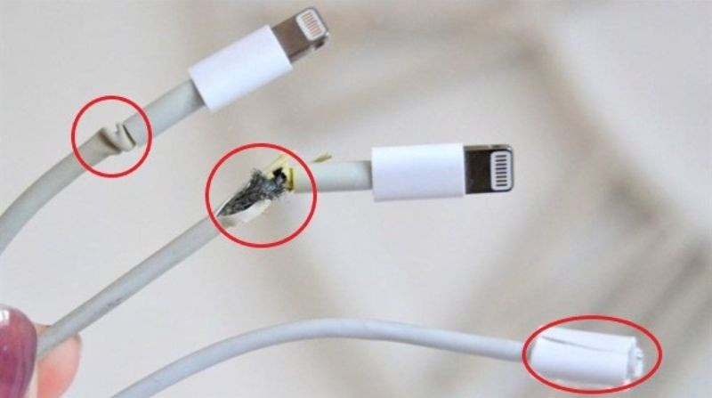 Bạn sẽ không thể sạc được cho tai nghe nếu cáp sạc đi hư