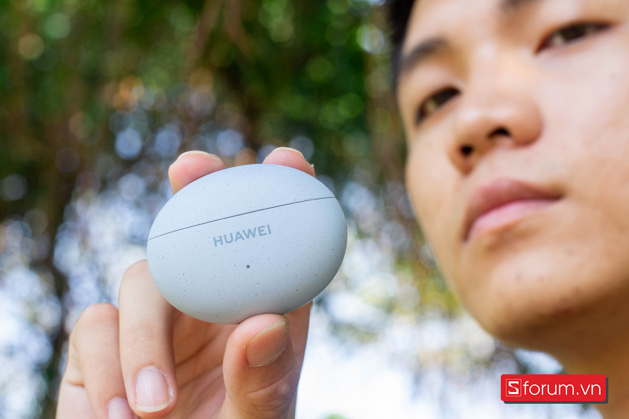 Toàn cảnh tai nghe Huawei FreeBuds 5i màu xanh