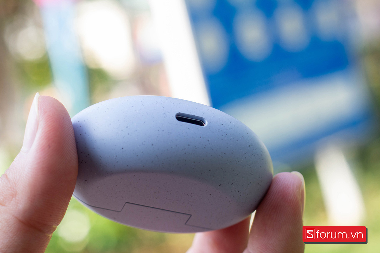 Cạnh bên của hộp sạc FreeBuds 5i