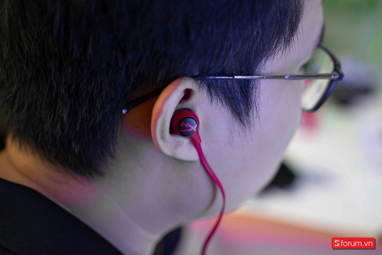 Toàn bộ tai nghe và hộp đựng HyperX Cloud Earbuds II