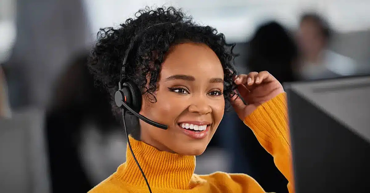 Tai nghe chống ồn giúp nâng cao sự tập trung trong môi trường văn phòng mở