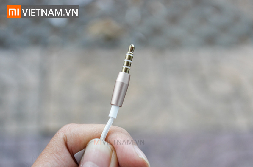 Cụm điều khiển tích hợp micro trên dây tai nghe