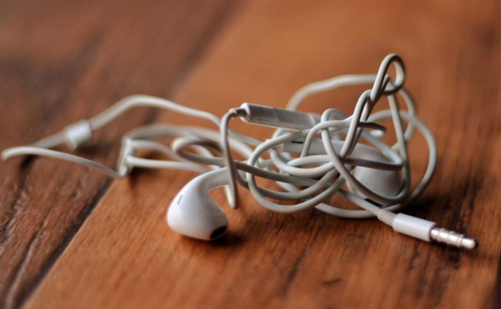 Tai nghe gây vướng víu trong quá trình sử dụng