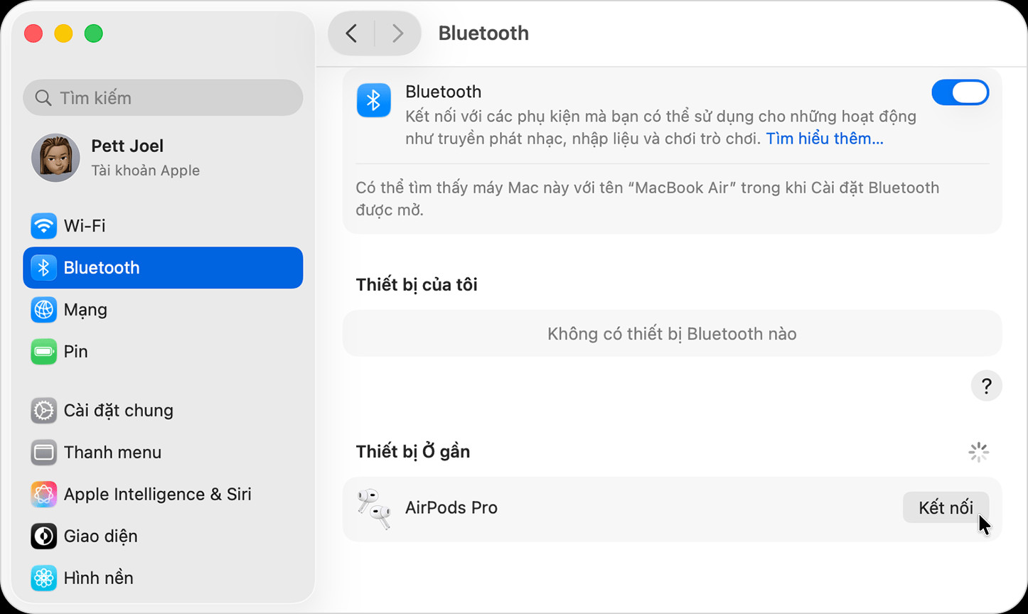 Cài đặt Bluetooth trong Cài đặt hệ thống trên máy Mac. AirPods Pro ở chế độ ghép đôi sẽ hiển thị trong mục Thiết bị ở gần, sẵn sàng để kết nối.