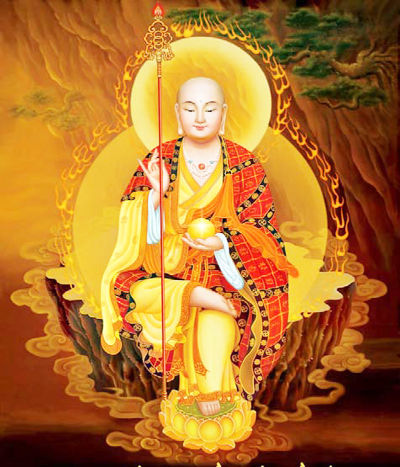 Hình ảnh Tôn giả Mục Kiền Liên trong tư thế thiền định, biểu tượng của lòng hiếu thảo và cứu độ