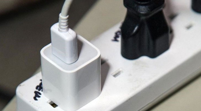 Cách sạc tai nghe Bluetooth không có hộp sạc