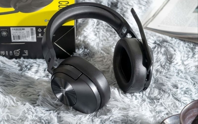 Tai nghe Corsair HS55 Wireless Core với thiết kế hiện đại
