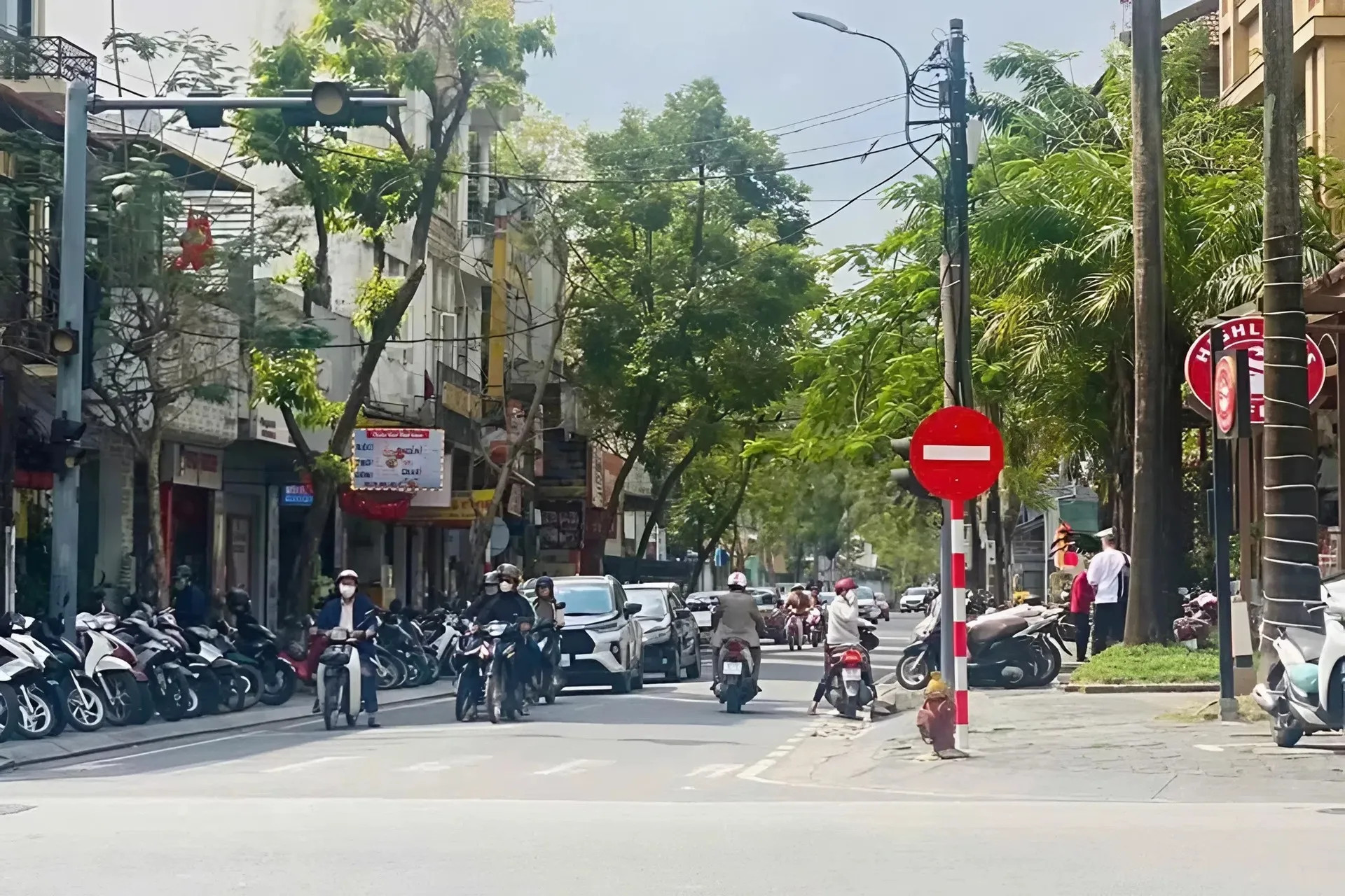 Biển báo cấm đi ngược chiều đặt ở đâu