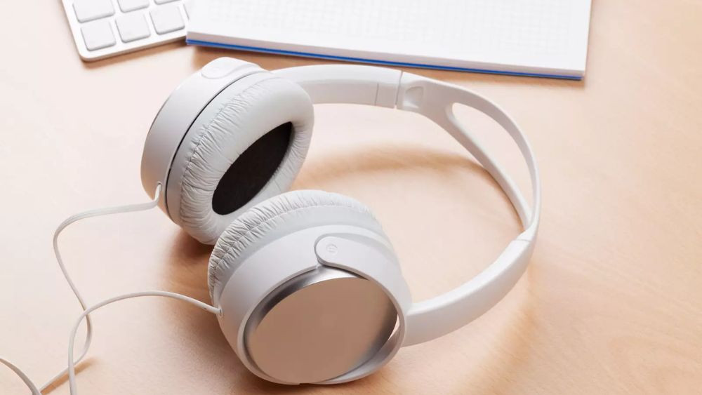 Hướng dẫn cách vệ sinh tai nghe chụp tai sạch như mới