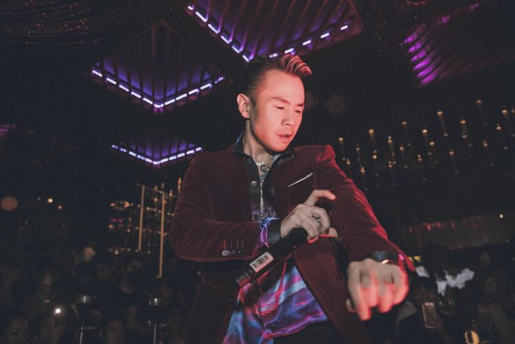 Binz là ai? Chân dung “Badboi” của Rap Việt và Hành Trình Chinh Phục Âm Nhạc