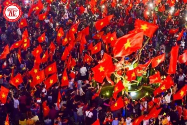 Hình ảnh minh họa một người lao động cần mẫn, tượng trưng cho tinh thần cống hiến vì đất nước trong sản xuất.