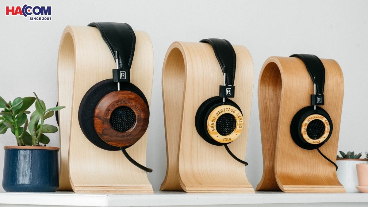 Hình ảnh một chiếc tai nghe chụp tai màu đen, tượng trưng cho sự đa dạng của các loại tai nghe