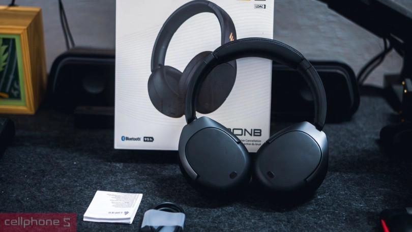 Thiết kế tai nghe chụp tai ôm trọn vành tai, cách âm hiệu quả