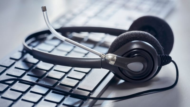 Nhiều mẫu tai nghe máy tính đa dạng kiểu dáng và màu sắc