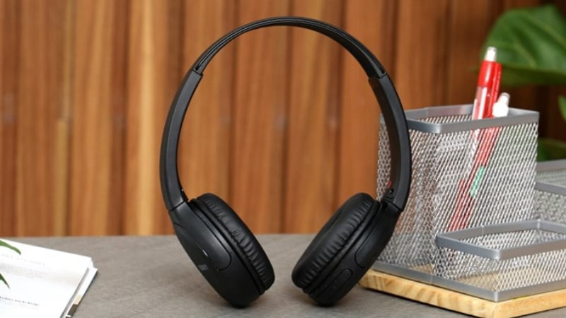 Hình ảnh cận cảnh một chiếc tai nghe gaming cao cấp