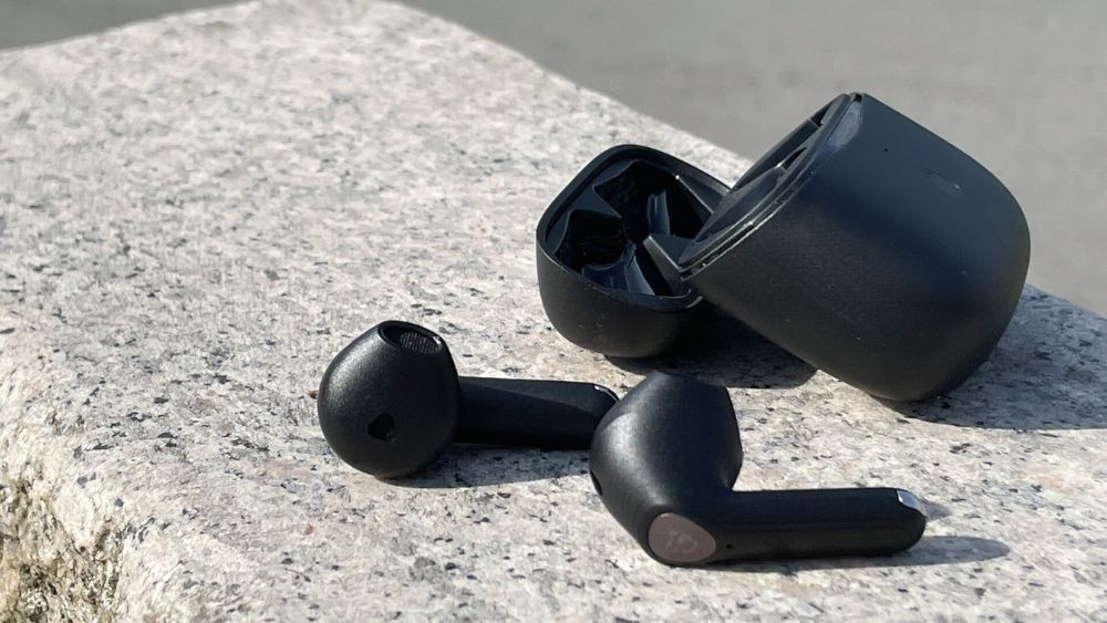 Tai nghe Soundpeats Air 3 màu đen với thiết kế bán mở