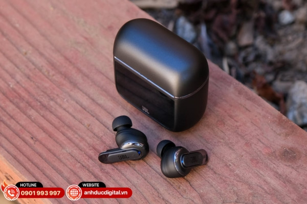 Tai nghe JBL Tour Pro 3 màu đen mang đến âm bass sâu và trải nghiệm nghe nhạc sôi động