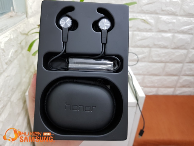 Tai nghe Bluetooth Huawei Hono AM61 với thiết kế thể thao màu đen