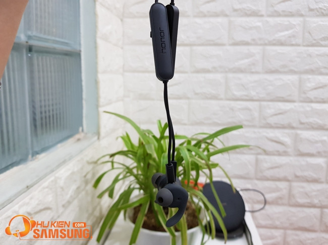 Tai nghe Bluetooth không dây Huawei Hono AM61 trong hoạt động hàng ngày