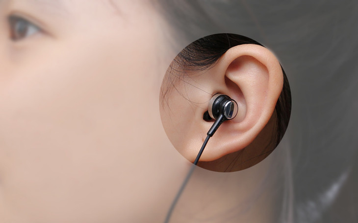 Cảm giác khó chịu có thể xảy ra khi tai nghe In-ear được nhét sâu vào ống tai
