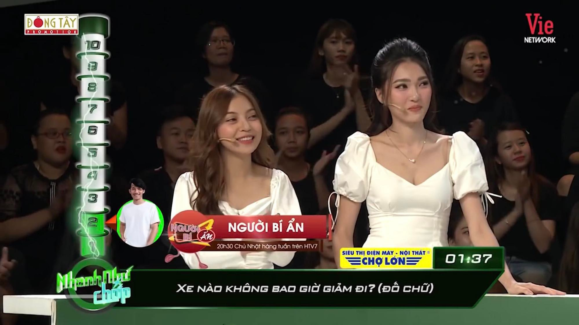 Hình ảnh minh họa một chiếc xe tăng đang di chuyển trên chiến trường, gợi ý về đáp án câu đố