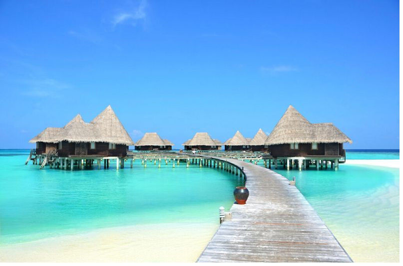 Quần đảo Maldives với những biệt thự nổi trên mặt nước, tạo nên khung cảnh lãng mạn như thiên đường