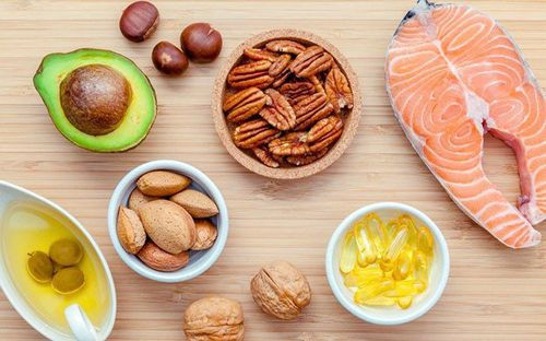 4 Nhóm Dưỡng Chất Thiết Yếu: Hiểu Rõ Carbohydrate, Chất Béo, Protein, Vitamin & Khoáng Chất